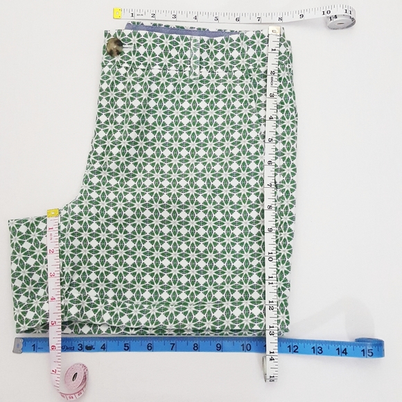 BANANA REPUBLIC Kaleidoscope Pattern Shorts - Picture 7 of 9